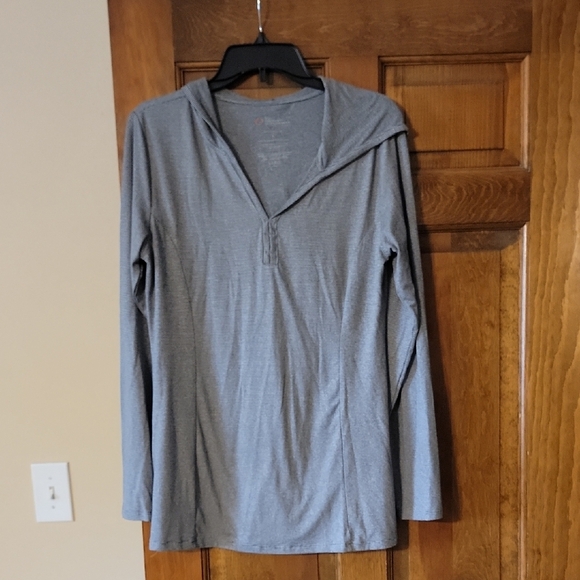 Gray Long Sleeve Pullover Top - Picture 1 of 3
